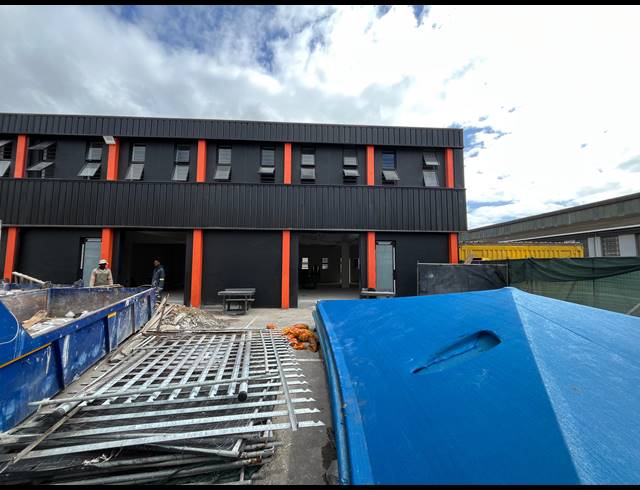 301M² WAREHOUSE TO LET IN NDABENI
